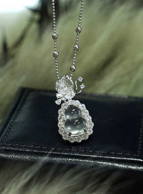 仙气飘飘的水沫玉满钻蝴蝶吊坠