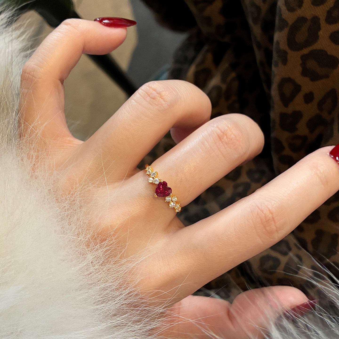 精致复古心形红宝石戒指女925银小爱心鸽血红金色镶钻彩宝金戒子