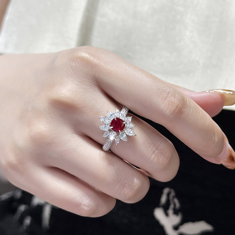 轻奢气质1克拉红宝石戒指女人工仿真鸽血红镶钻时尚通勤彩宝戒子