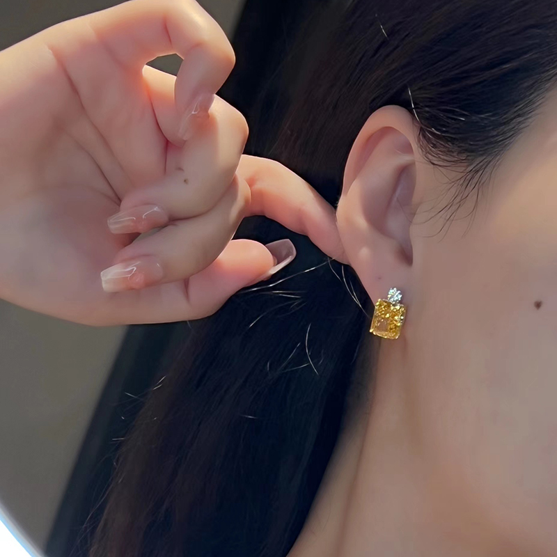 香水瓶5克拉方钻人造钻石高级感气质名媛黄钻耳钉女纯银925耳饰