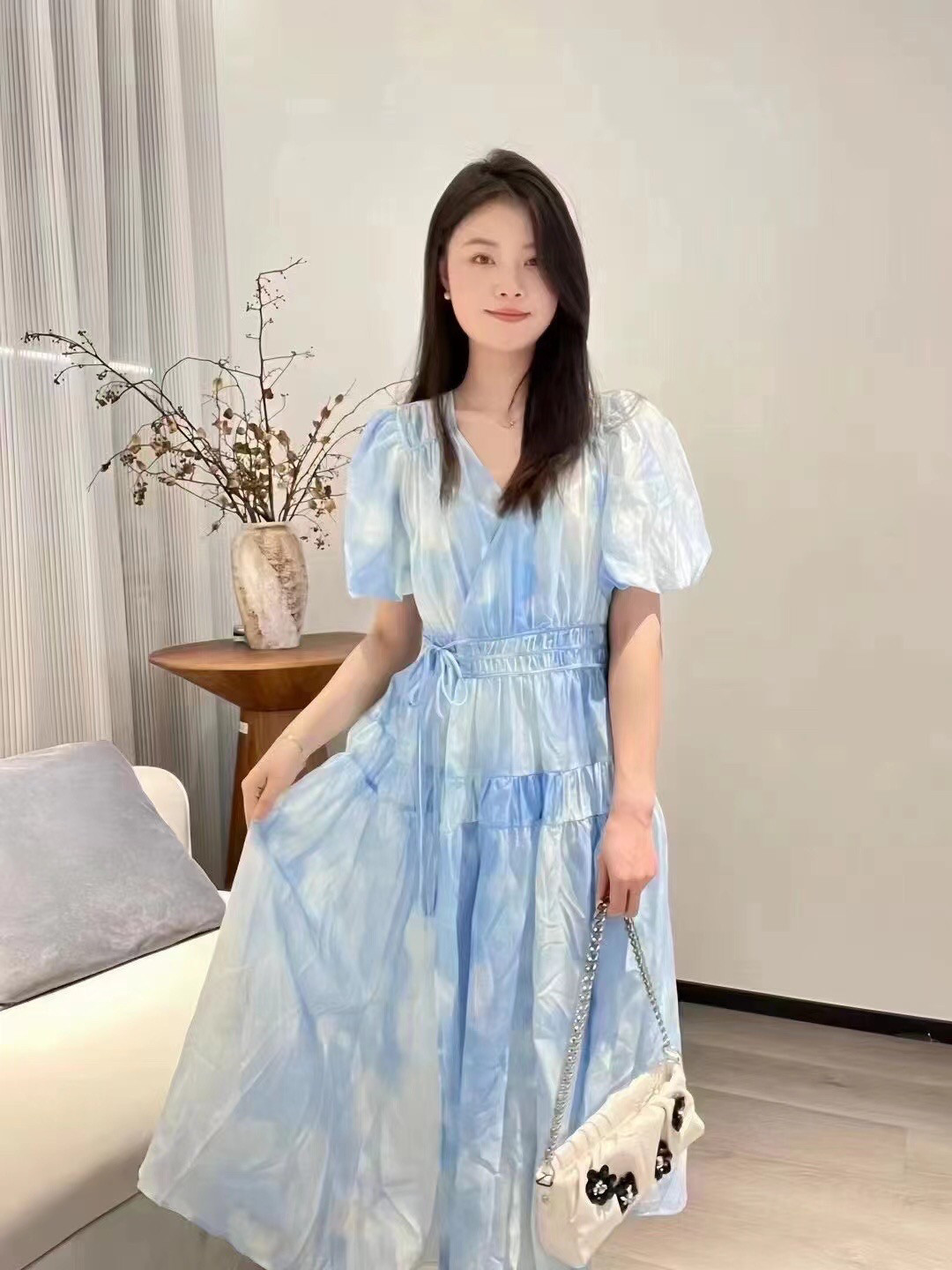 蓝色天丝印花连衣裙女 夏新款V领泡泡袖中长收腰A字裙渐变色长裙