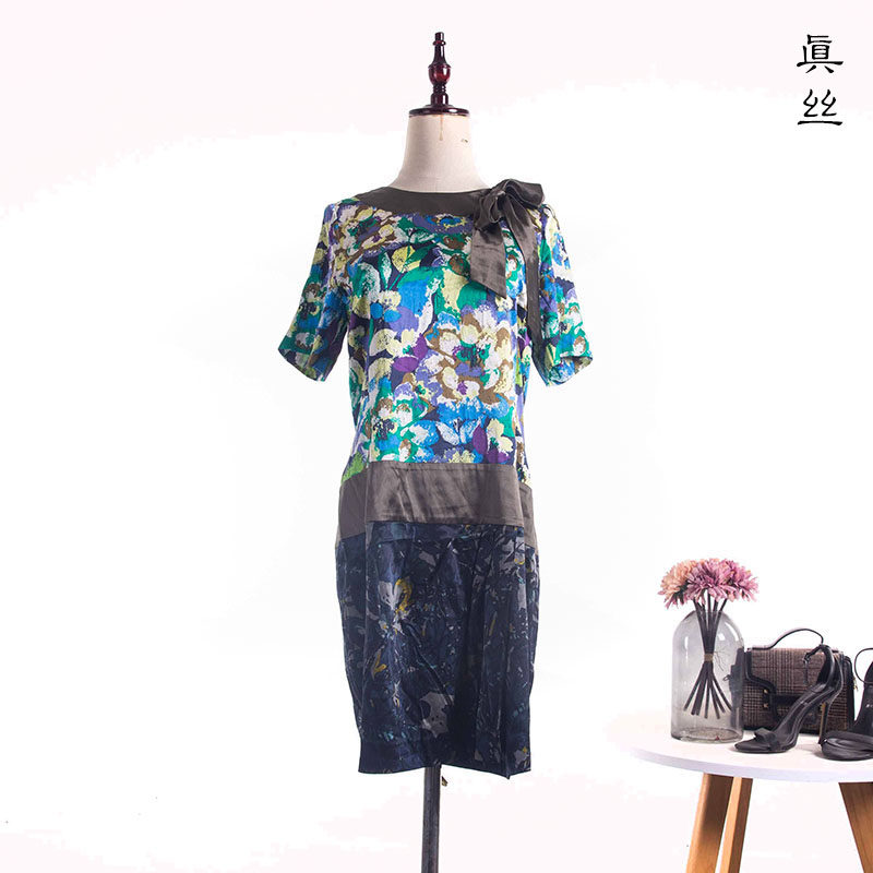 96%重磅真丝桑蚕丝 绸缎面料 丝滑手感 时尚蝴蝶节印花修身连衣裙