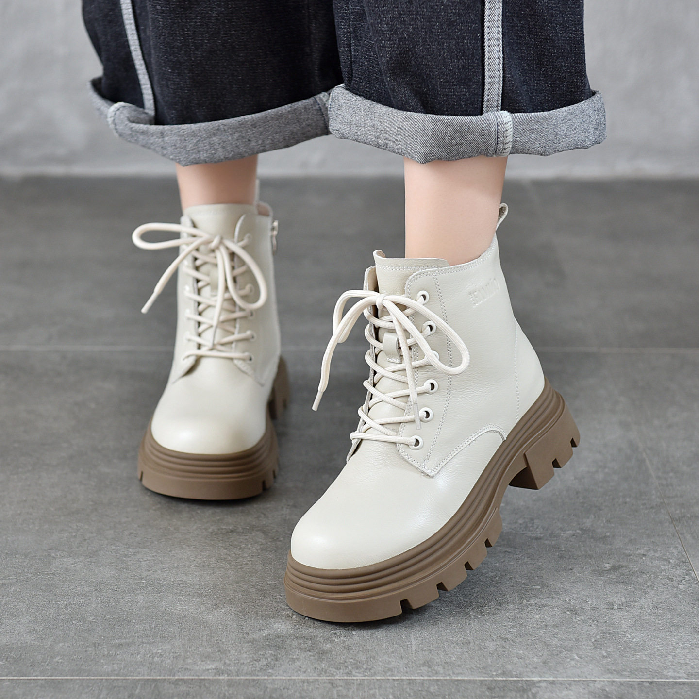 头层牛皮女短靴加厚保暖羊毛靴2025冬厚底防滑百搭马丁靴加绒