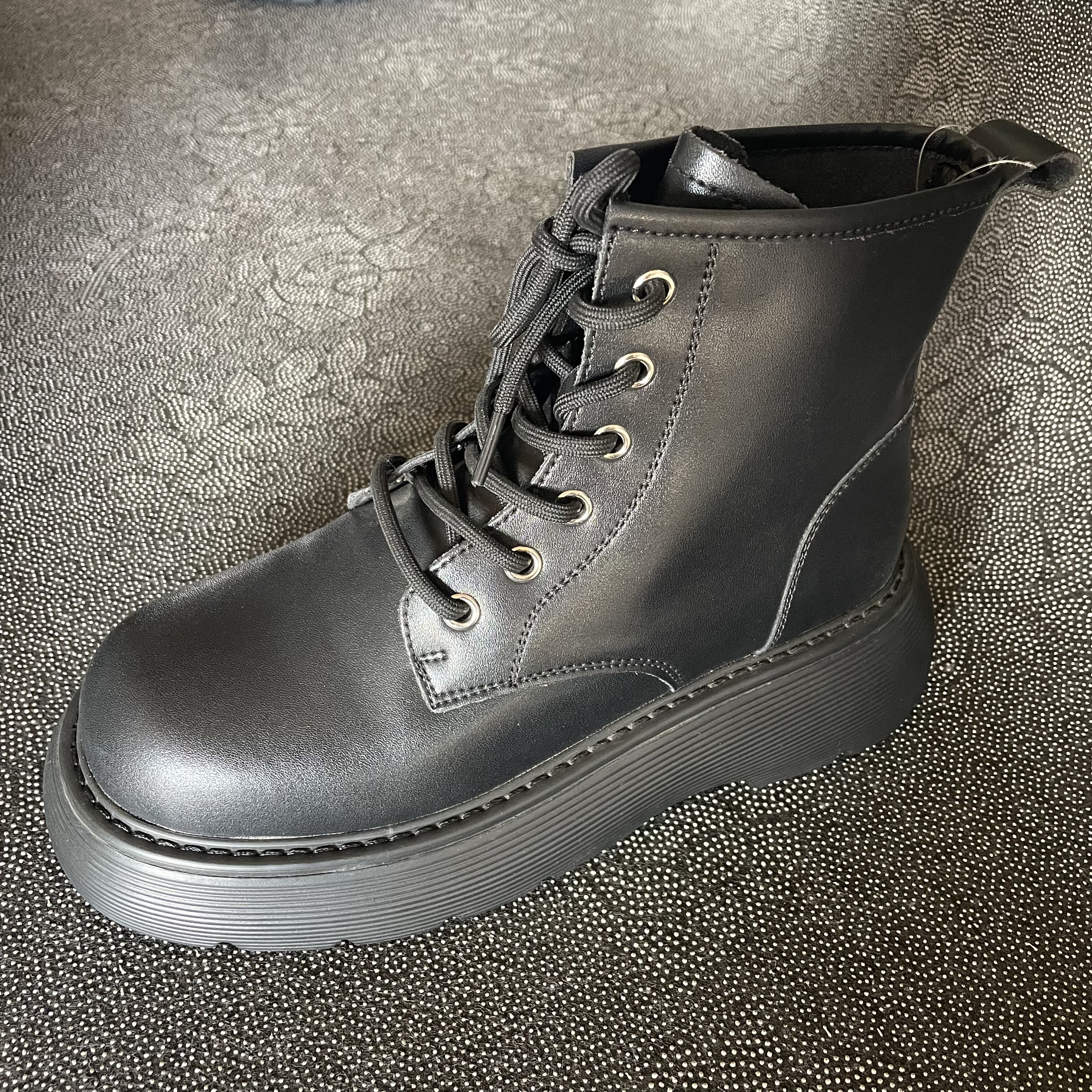 城市端点女鞋2025秋季新款复古风简约马丁靴头层牛皮百搭278