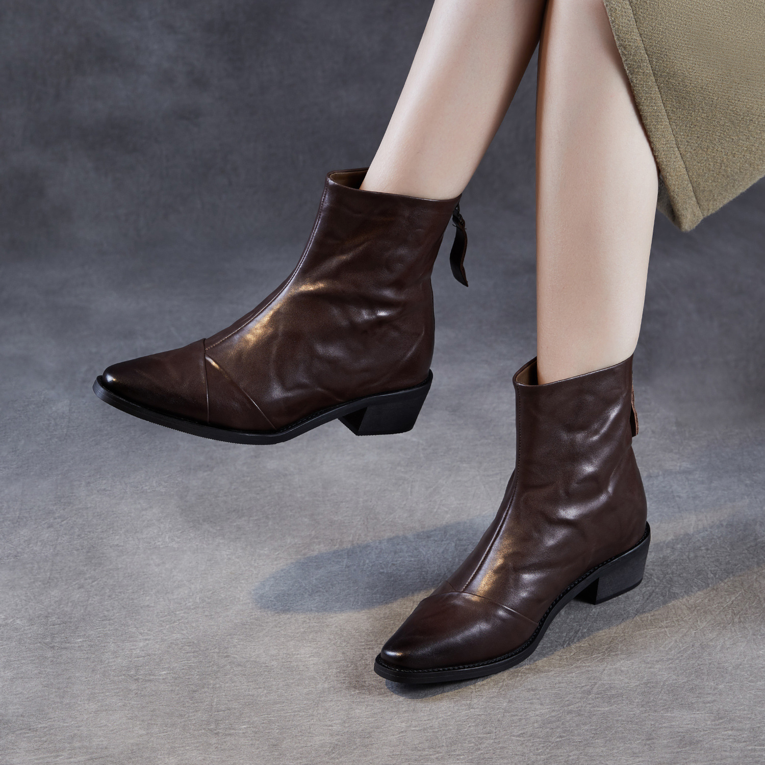 轻奢手抓纹头层牛皮短靴子女25秋冬中跟粗跟时尚气质优雅尖头