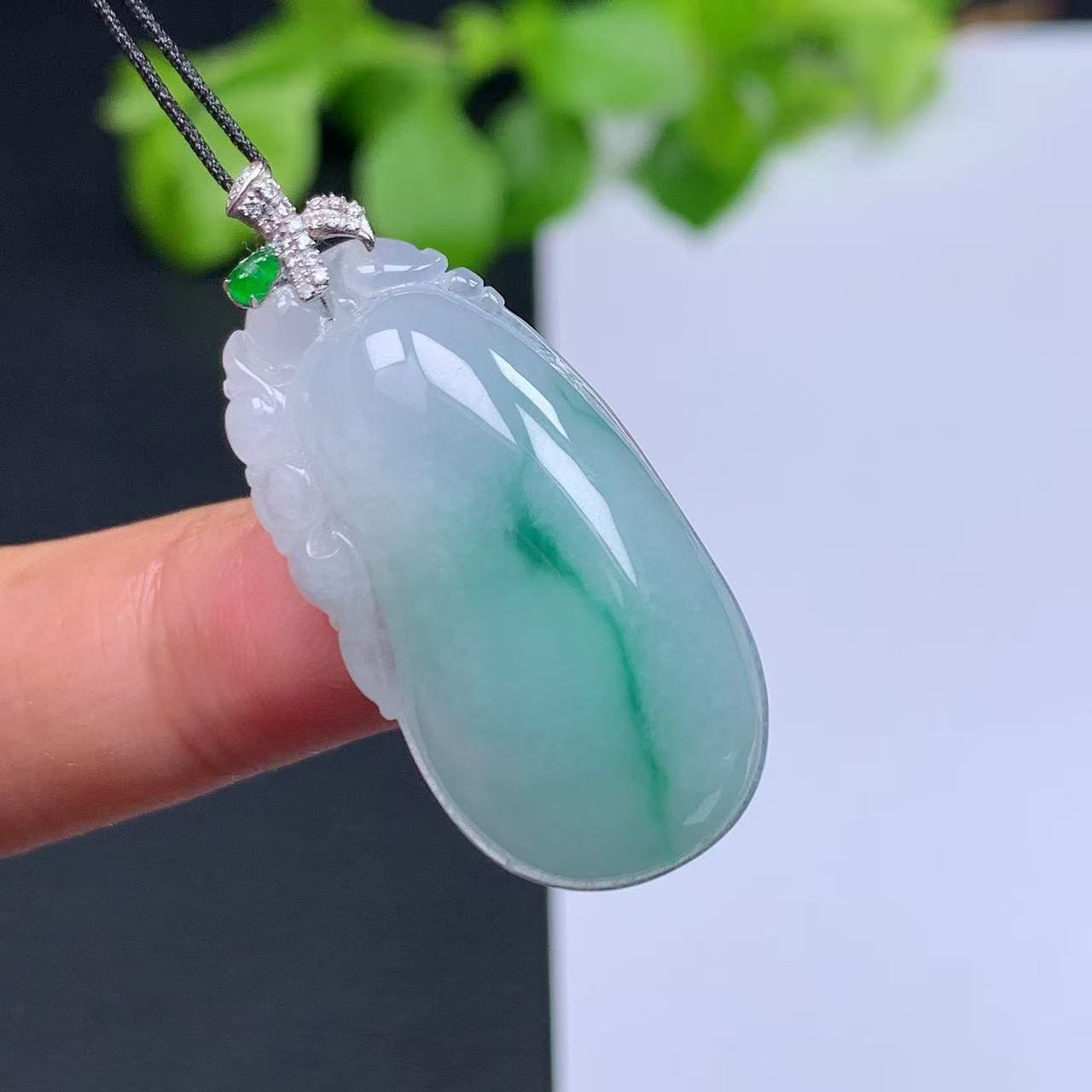 天然缅甸翡翠A货飘翠阳绿福瓜吊坠18K金扣头完美实拍玉石珠宝首饰