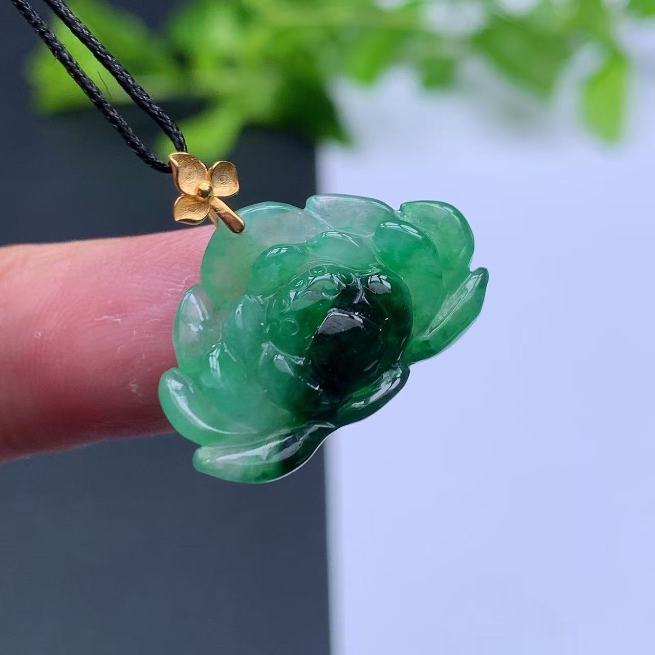 天然缅甸翡翠A货满绿飘辣绿莲花吊坠18K金扣头完美实拍玉石吊坠女