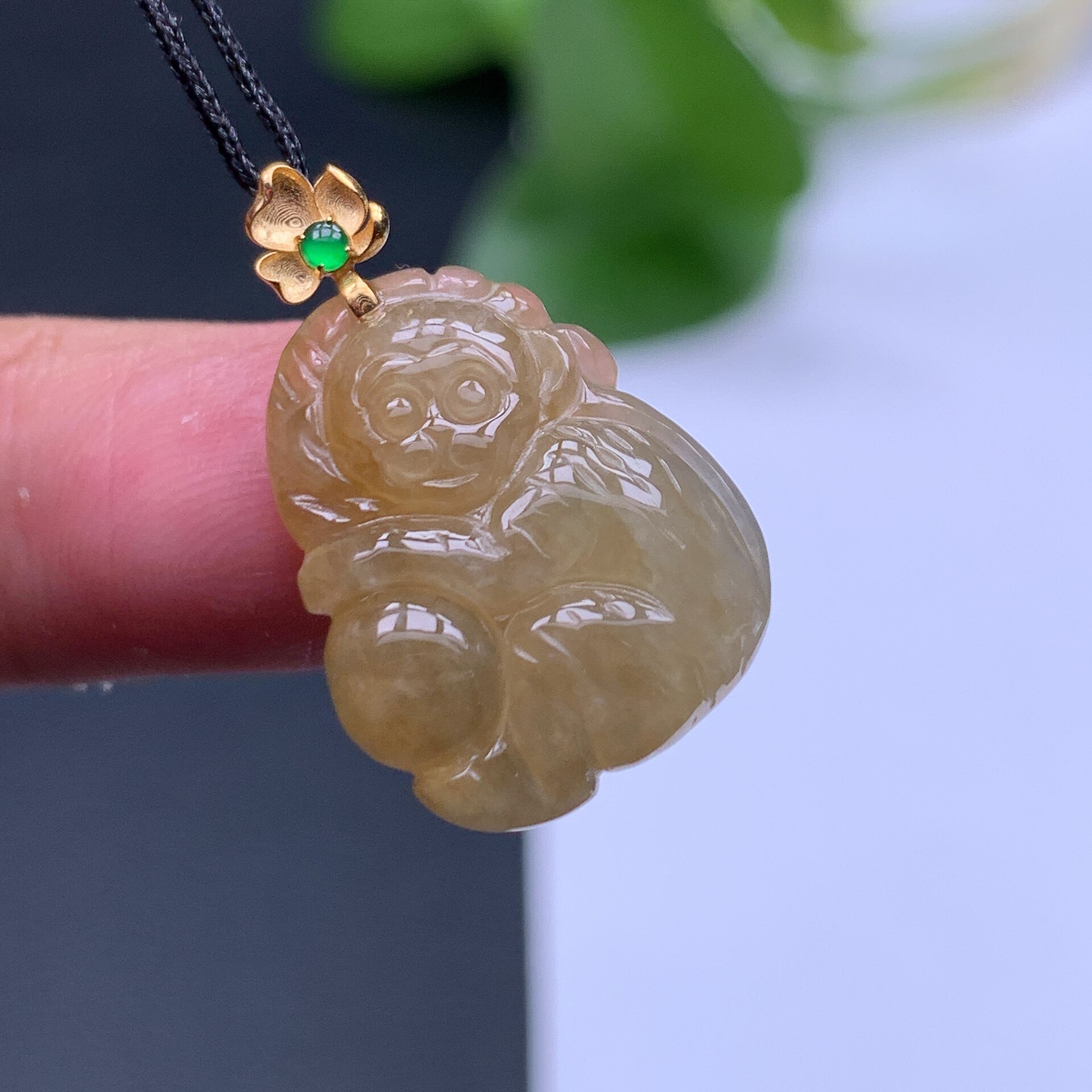 天然缅甸翡翠A货冰黄翡猴子抱桃缅甸翡翠