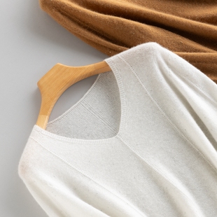 套头毛衣宽松针织打底衫 无缝一体100%纯羊绒衫 女秋冬V领内搭长袖