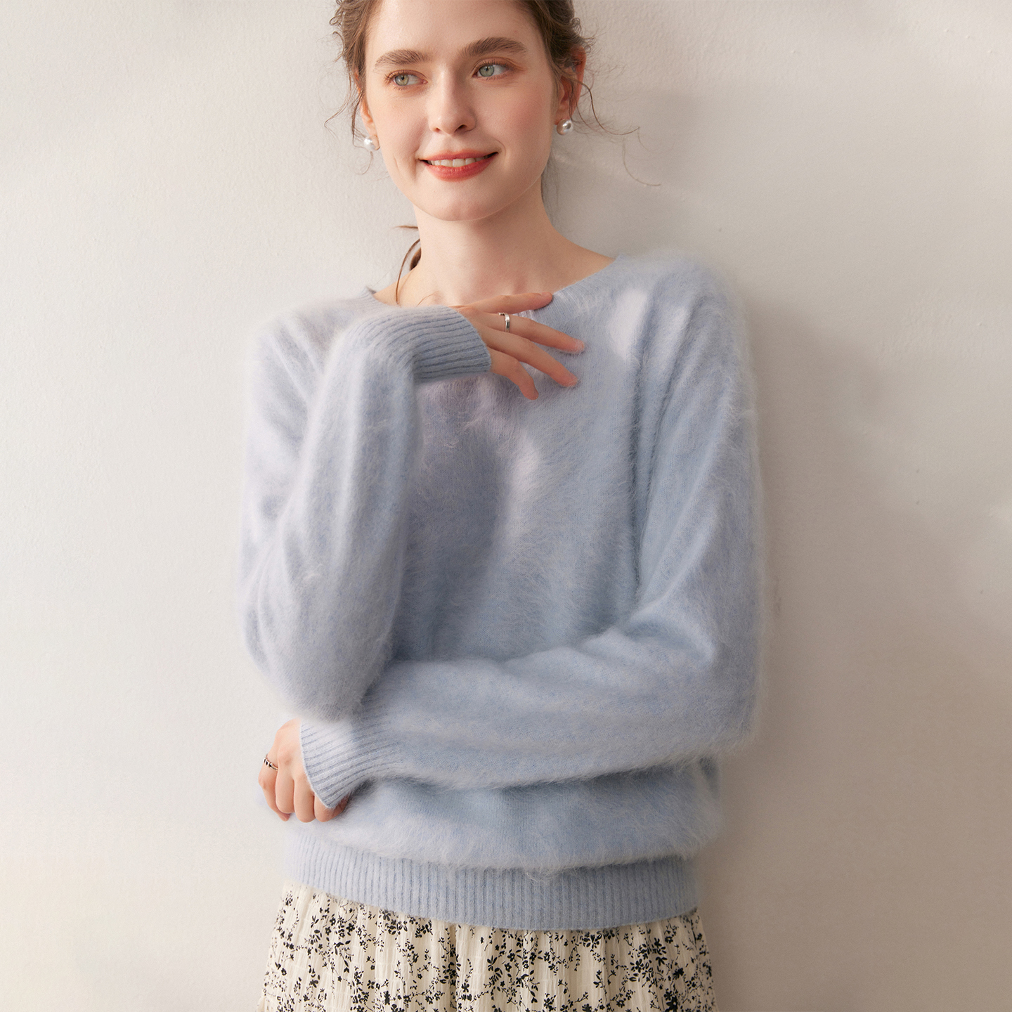 一线成衣圆领拉绒100%纯山羊绒衫