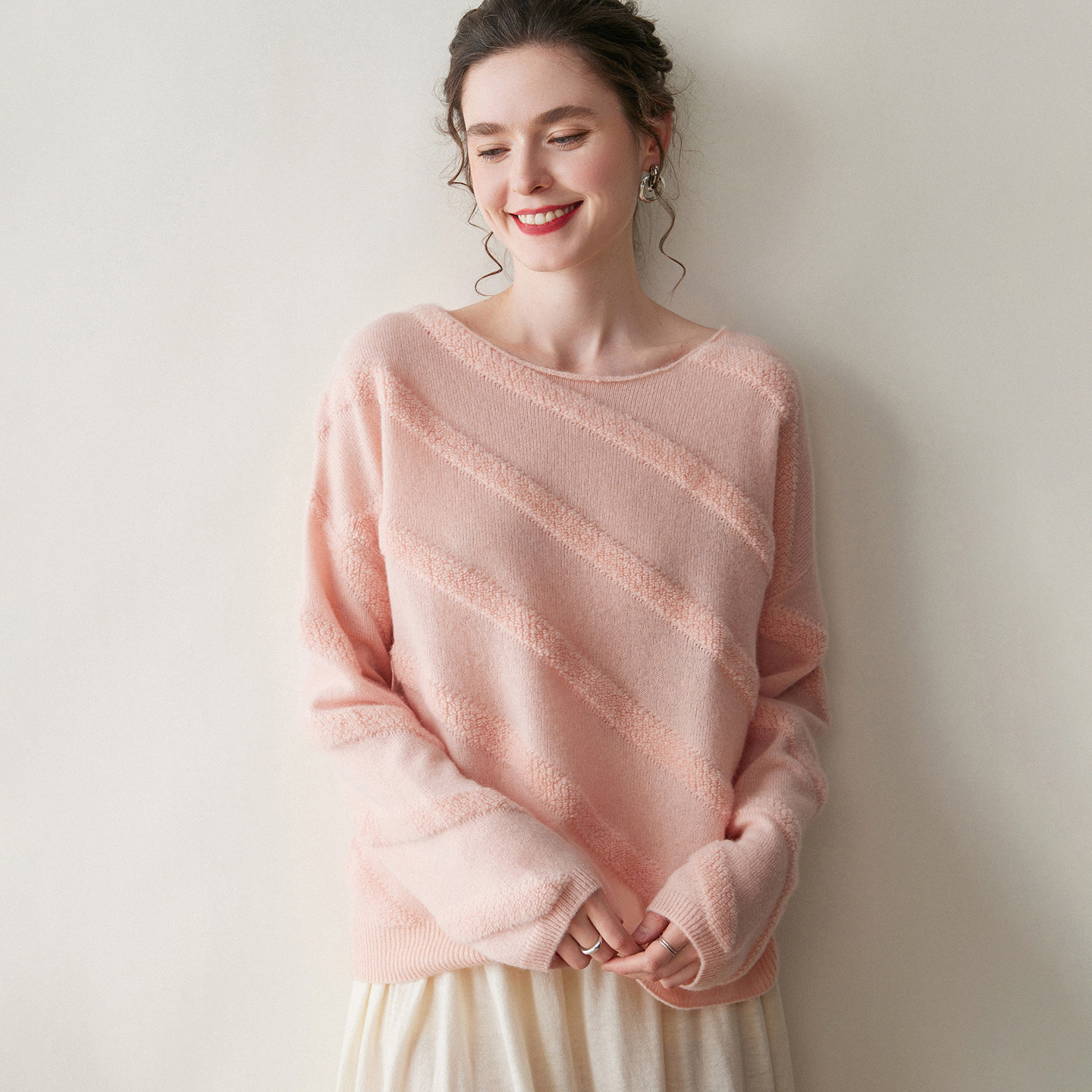 慵懒风一字领斜毛巾绣羊绒衫女秋冬套头宽松毛衣羊毛针织打底上衣,女装/女士精品,毛针织衫,淘宝优惠券,粉丝福利购,淘宝优惠卷