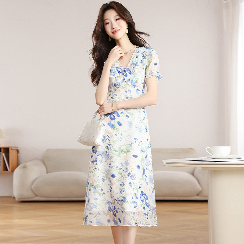 法式时尚白底碎花连衣裙夏季新款女装海蓝花屿泡泡袖收腰雪纺裙