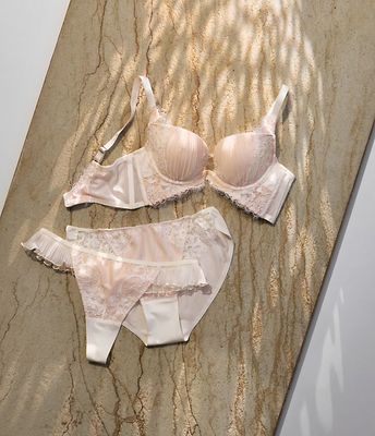 日本专柜蜜桃派有钢托聚拢文胸