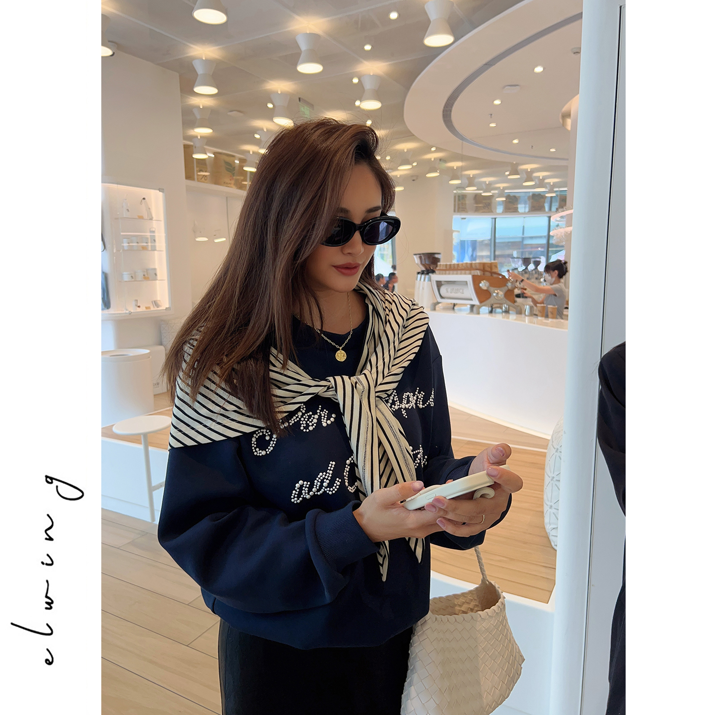 Elwing原创复古珍珠烫钻圆领宽松廓形感空气棉卫衣