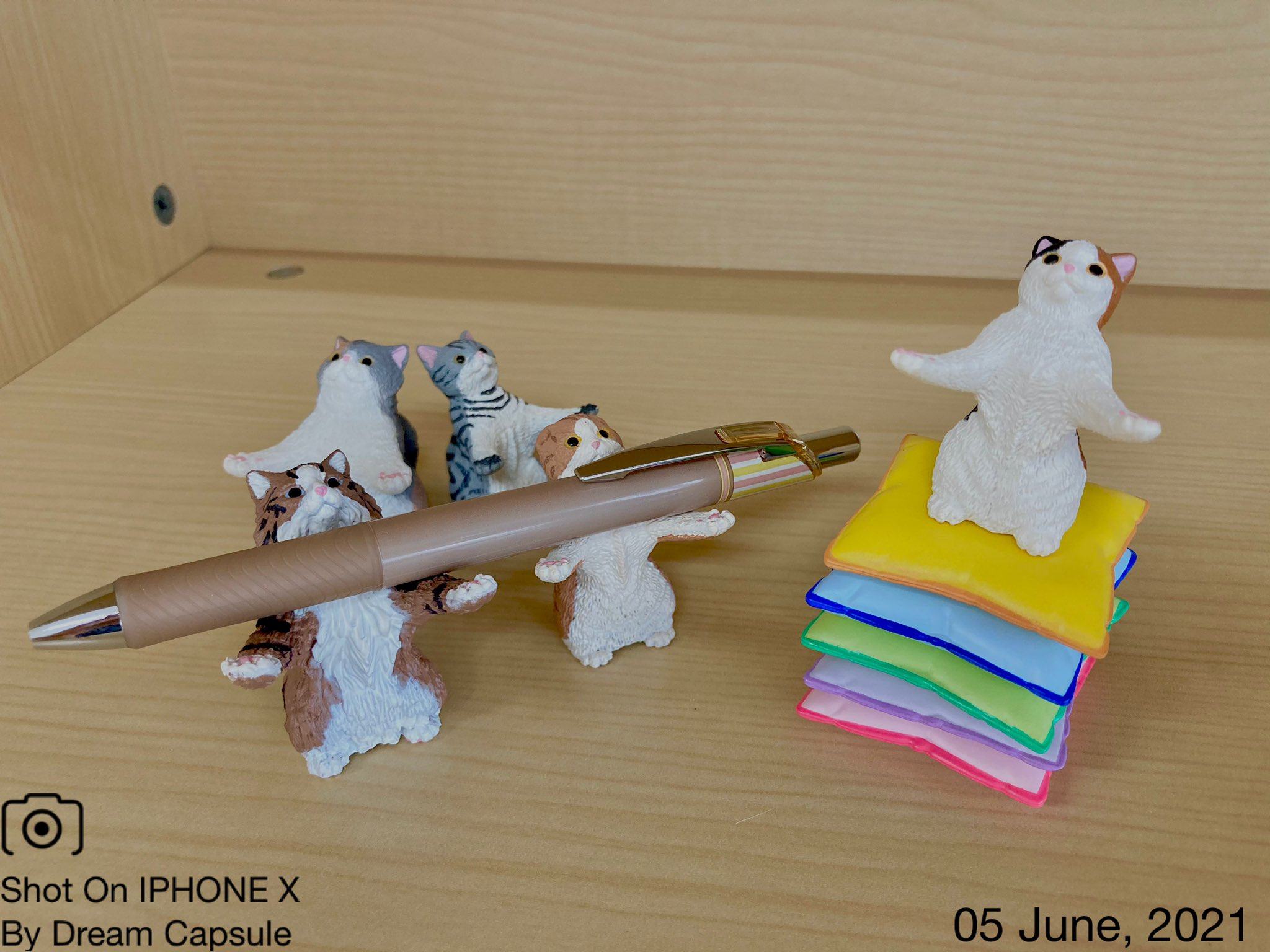 主人我帮你拿吧猫咪系列 日本yell正版扭蛋创意笔架举笔笔托摆件