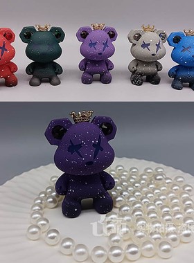 创意卡通可爱皇冠小熊桌面摆件办公室工位汽车内饰微景观蛋糕装饰