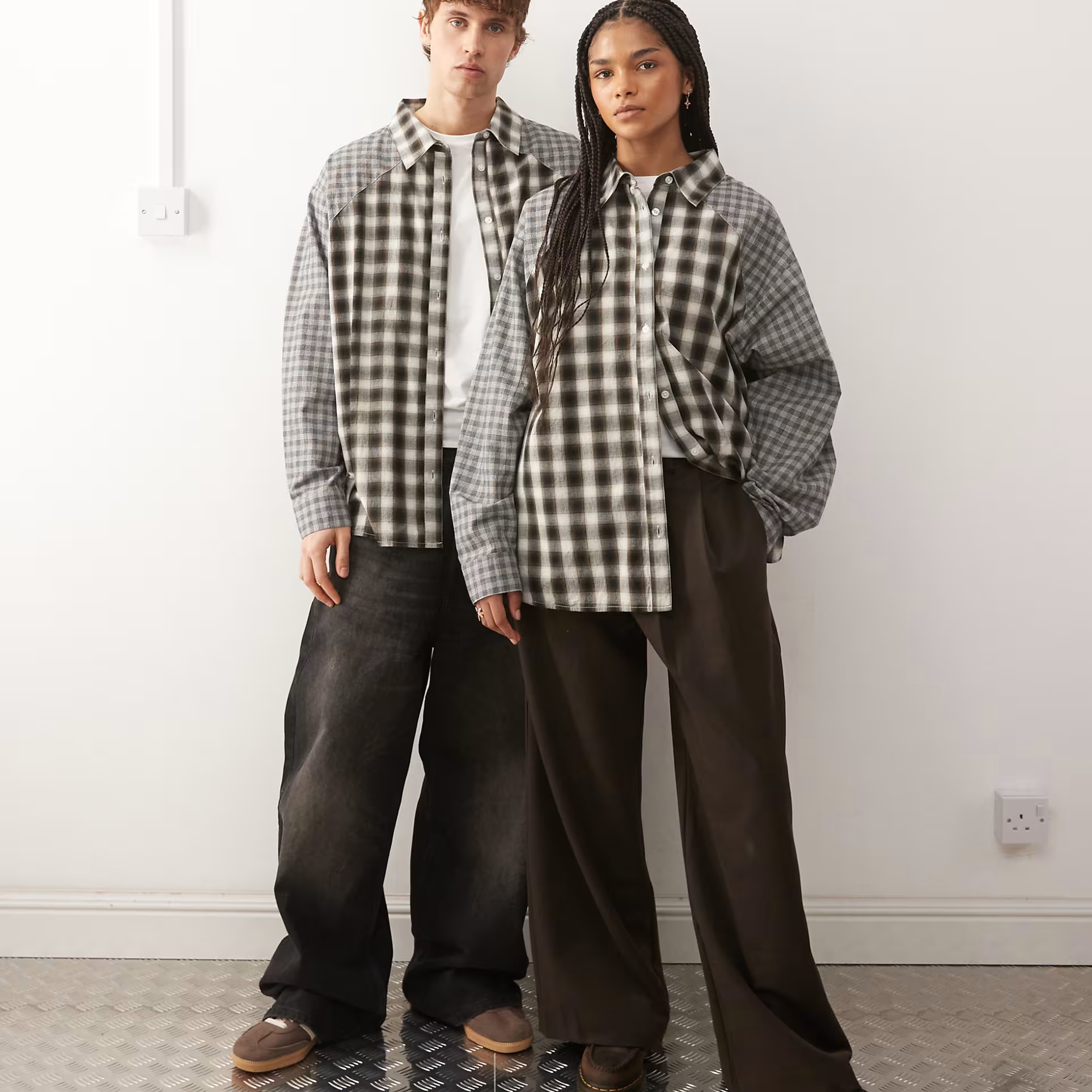 美女当家英国代购2025年新款格子图案长袖宽松时尚休闲中性风衬衫