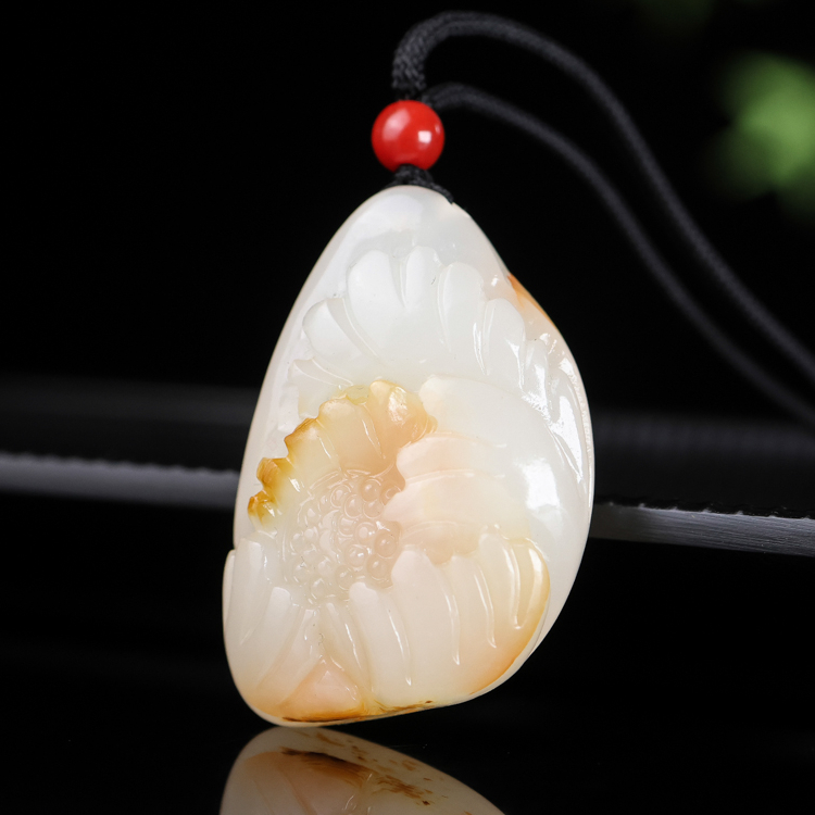 和田玉白玉籽料花开富贵吊坠