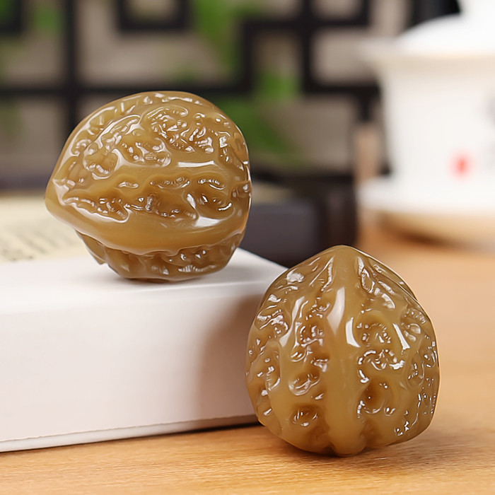 天然新疆和田玉糖玉核桃手把件玉核桃健身球且末糖料玉手球把玩件