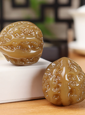 天然新疆和田玉糖玉核桃手把件