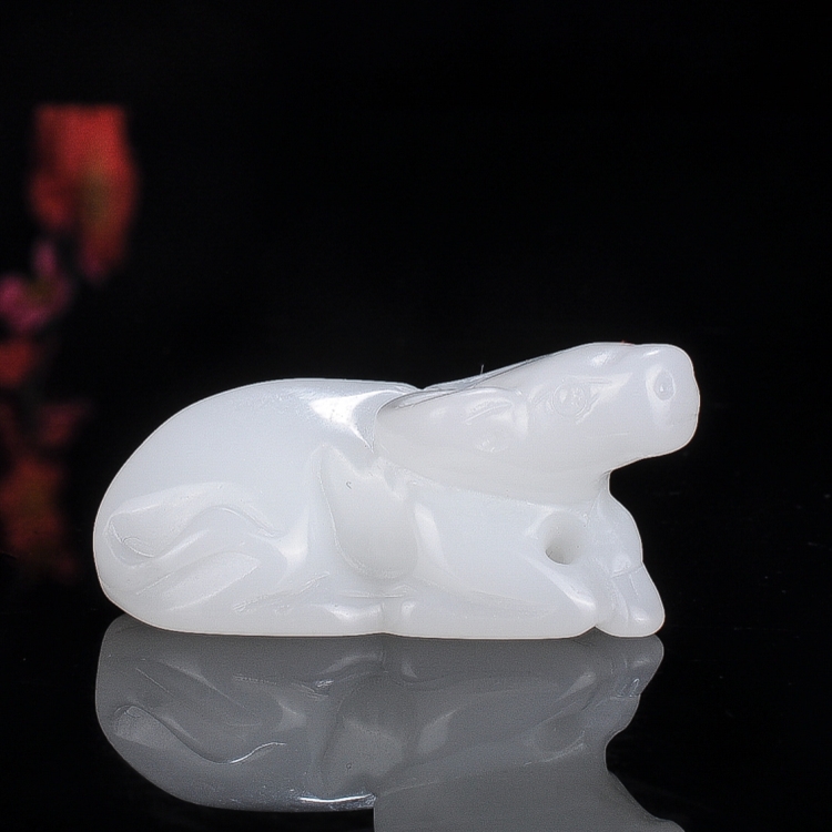 天然新疆和田玉生肖牛吊坠