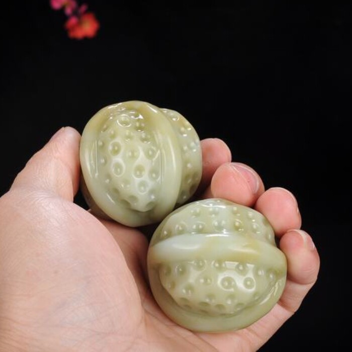 正品新疆籽料和田玉糖料核桃手把件玉把件手溜球羊脂玉手把玩件
