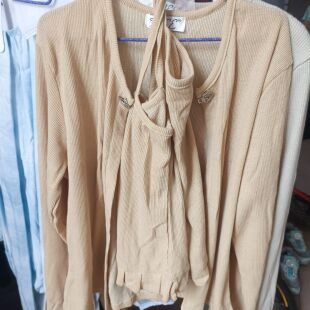 卡其色淡黄色针织上衣2件套