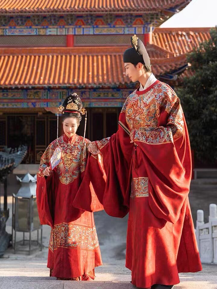 租明制男女婚服结婚汉服图片