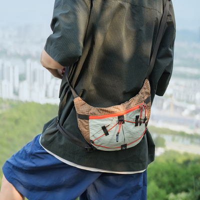 山系户外小挎包机能风通勤斜挎包男款轻量化运动徒步骑行单肩包女