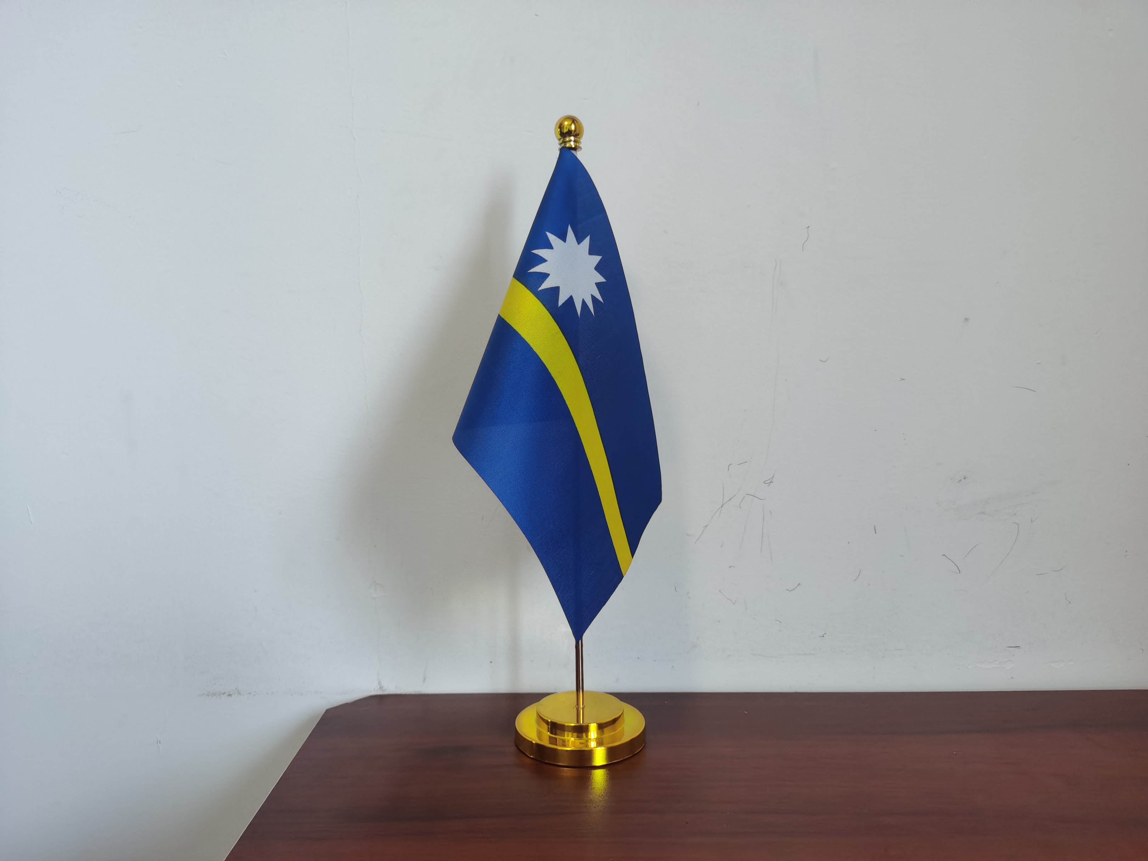 瑙鲁国旗可开票办公桌旗桌面摆件会议旗瑙鲁小旗子瑙鲁小国旗