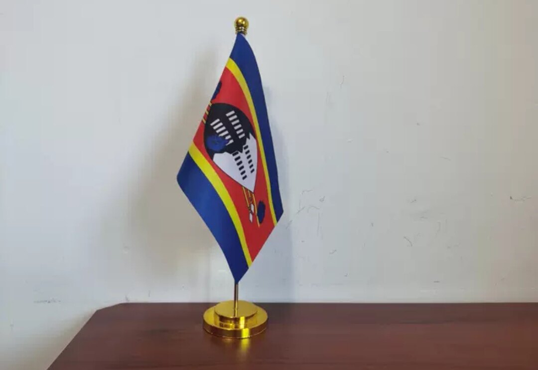 斯威士兰国旗摆件可开票办公桌旗办公室桌面台面斯威士兰小国旗