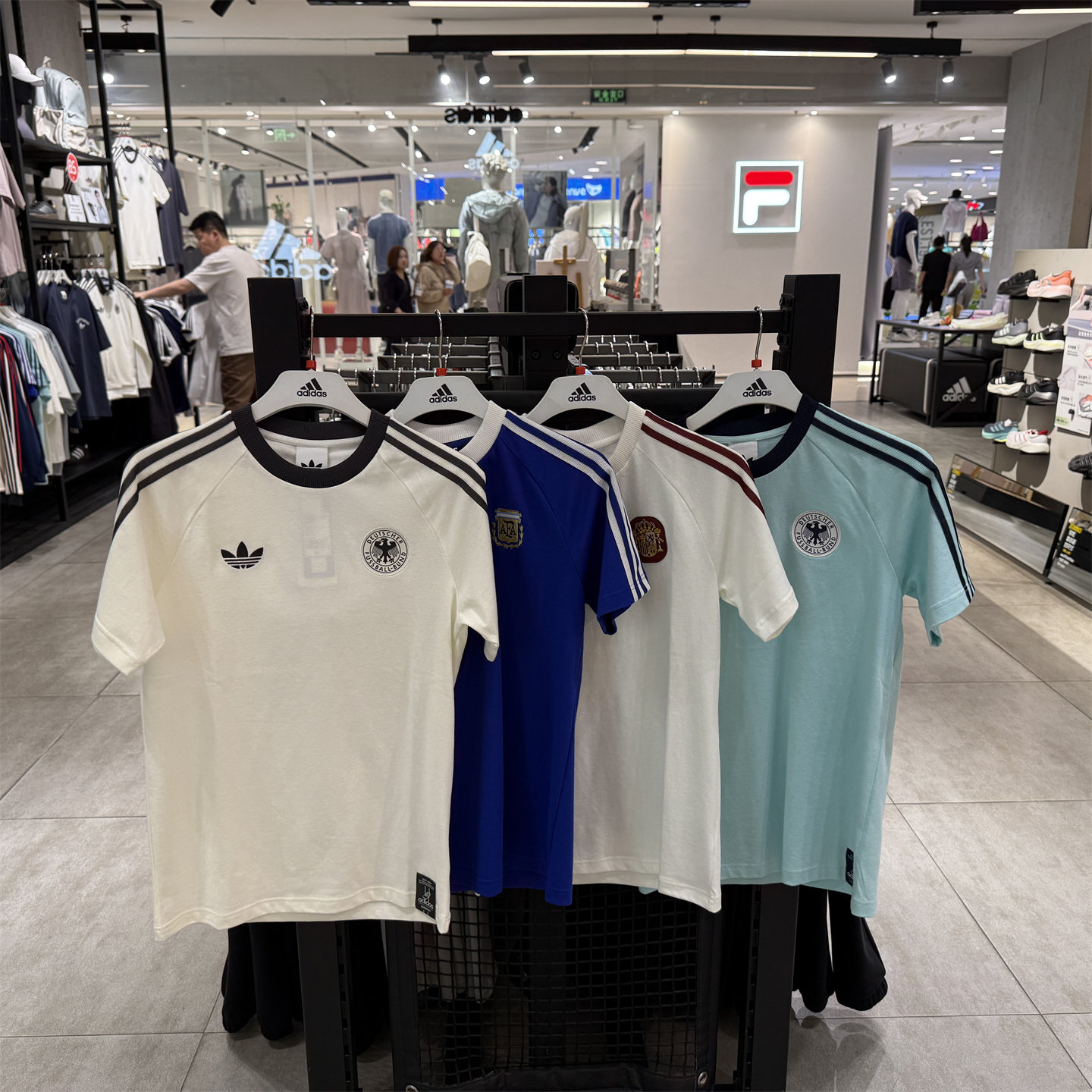 adidas男三叶草世界杯运动短袖T恤 KE2928 KG5098 JZ2256 JZ6307图片