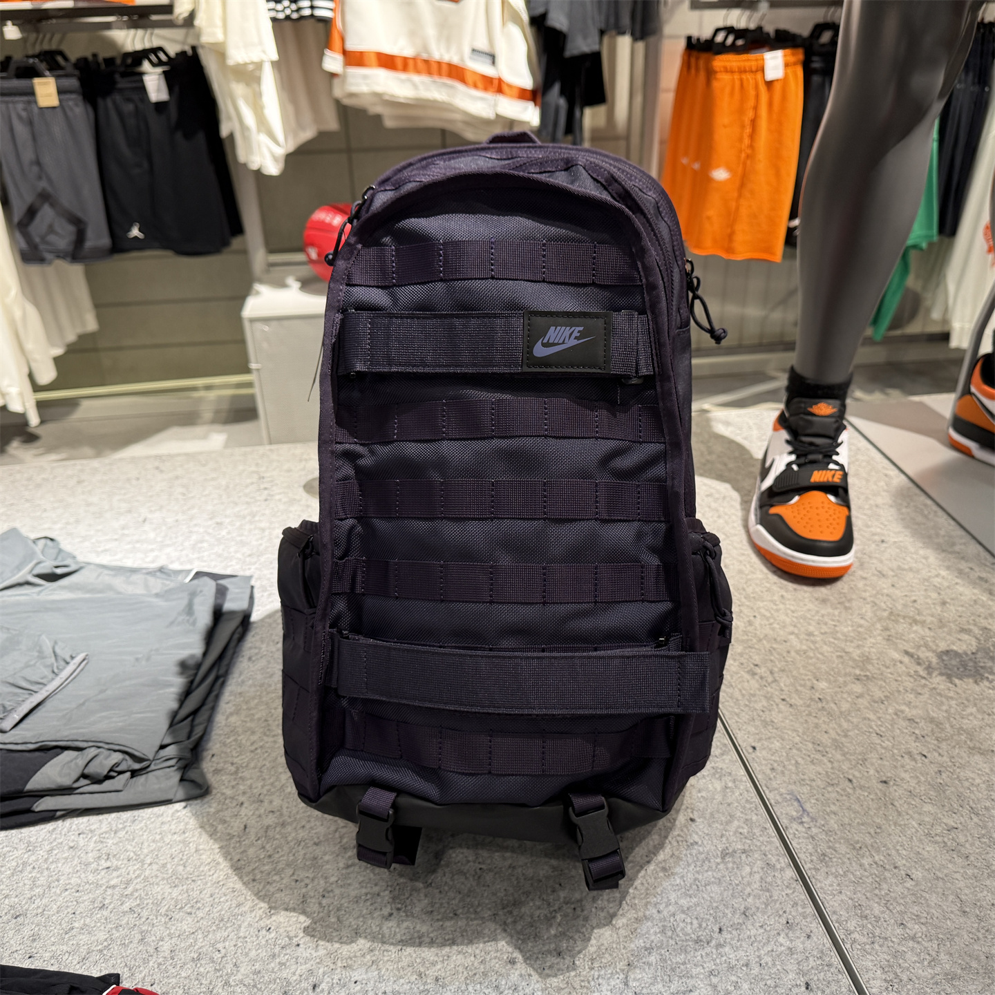 专柜正品Nike耐克书包收纳拉链口袋隔层可调节肩带双肩包 FD7544