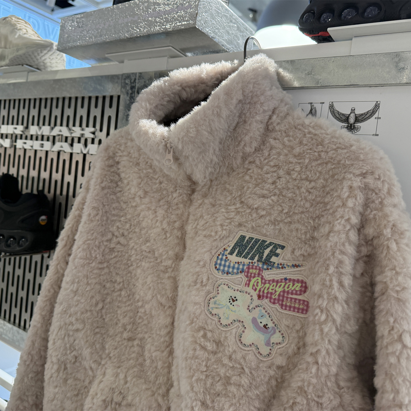 Nike耐克 女子冬季甜美毛呢立领保暖运动外套长袖 IO0488-667