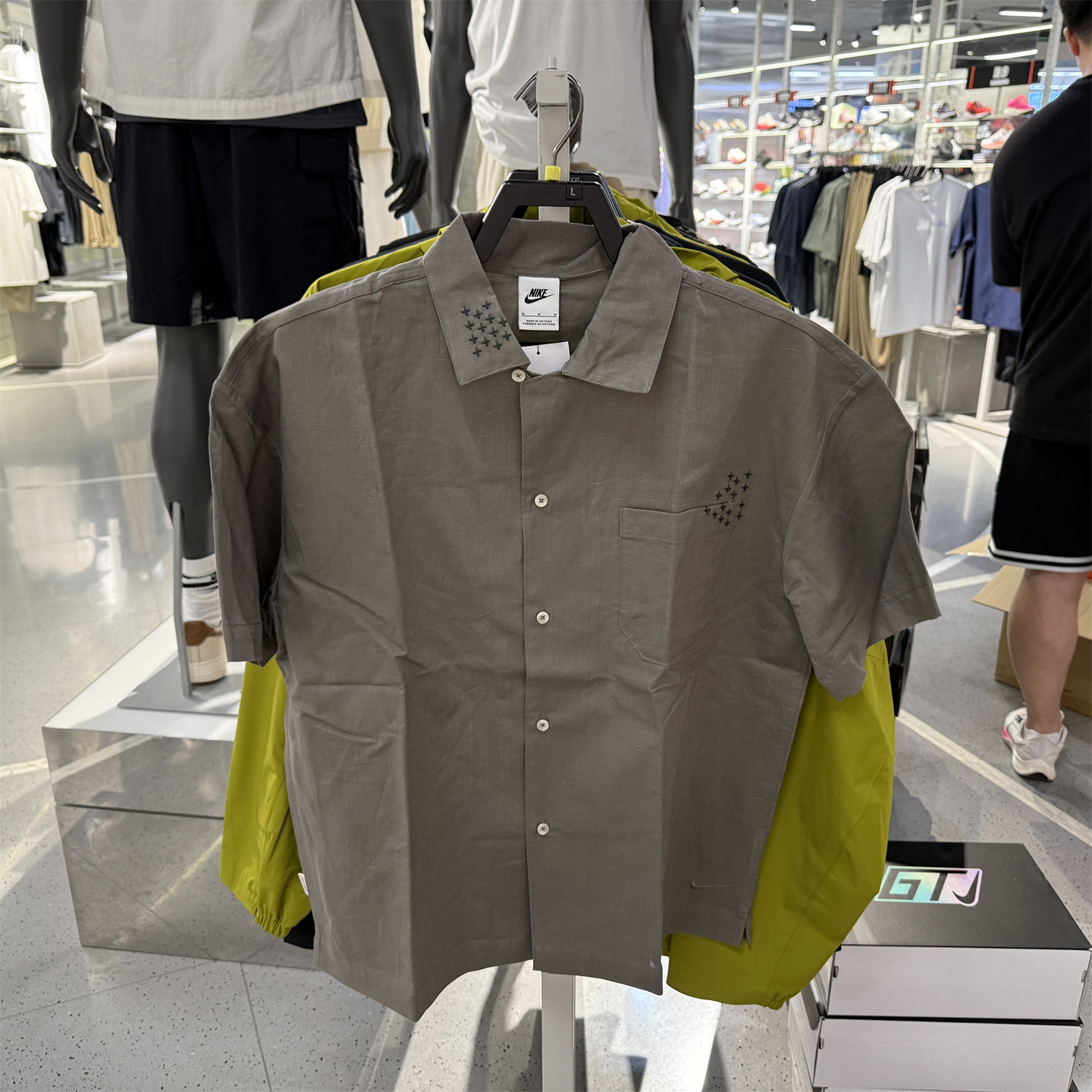 NIKE耐克男子LINEN SS BTTNDWN运动休闲短袖衬衫HJ2982-515