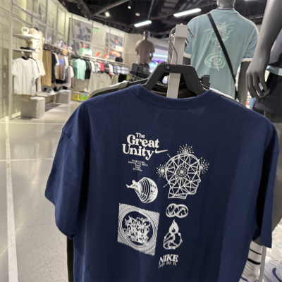 酷动城正品NIKE耐克男子休闲运动美式复古印花短袖T恤DM7899-410