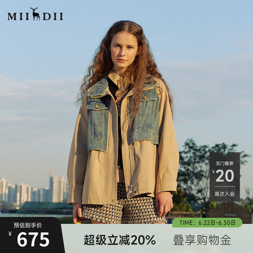 短牛仔拼接驼色夹克，撞色拼接设计拒绝单调
