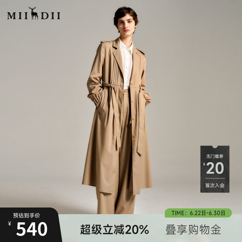 知性翻领风衣，材质顺滑，版型利落