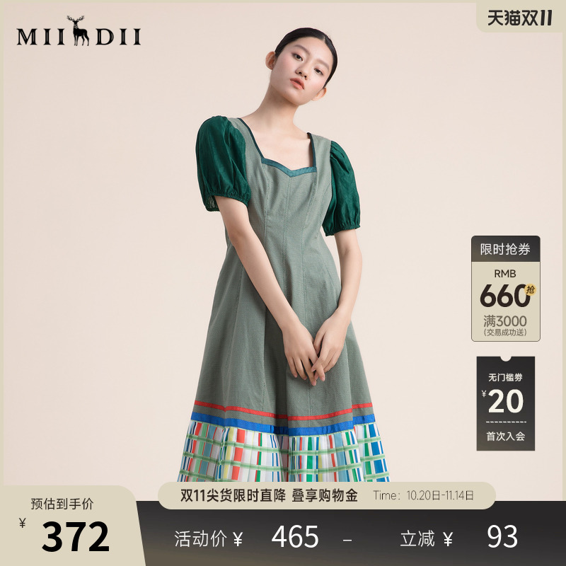 泡泡袖与复古胸衣元素结合，显腰身版型设计