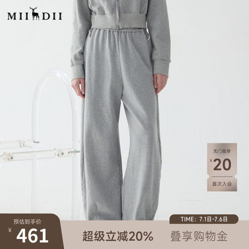 松紧腰头设计，包容性强，量感裤管裁剪