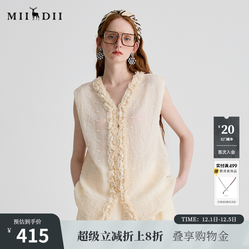 褶皱材质，荷叶边装饰，尽显女性柔美浪漫。