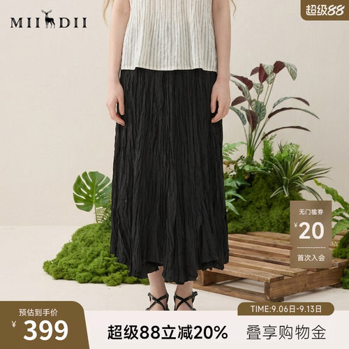 不规则压褶立体有致，层次感强，百搭实穿