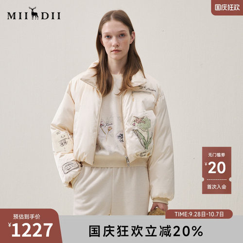 白鸭绒高领抽绳下摆印花贴布绣