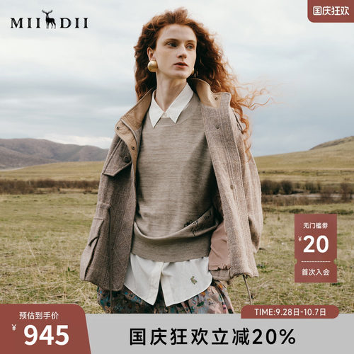 复古羊毛人字纹，收腰落肩，挺括保暖。