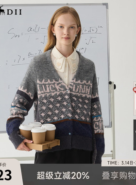 谜底针织开衫女士冬季新品复古风提花V领单排扣毛衣244MZ1888
