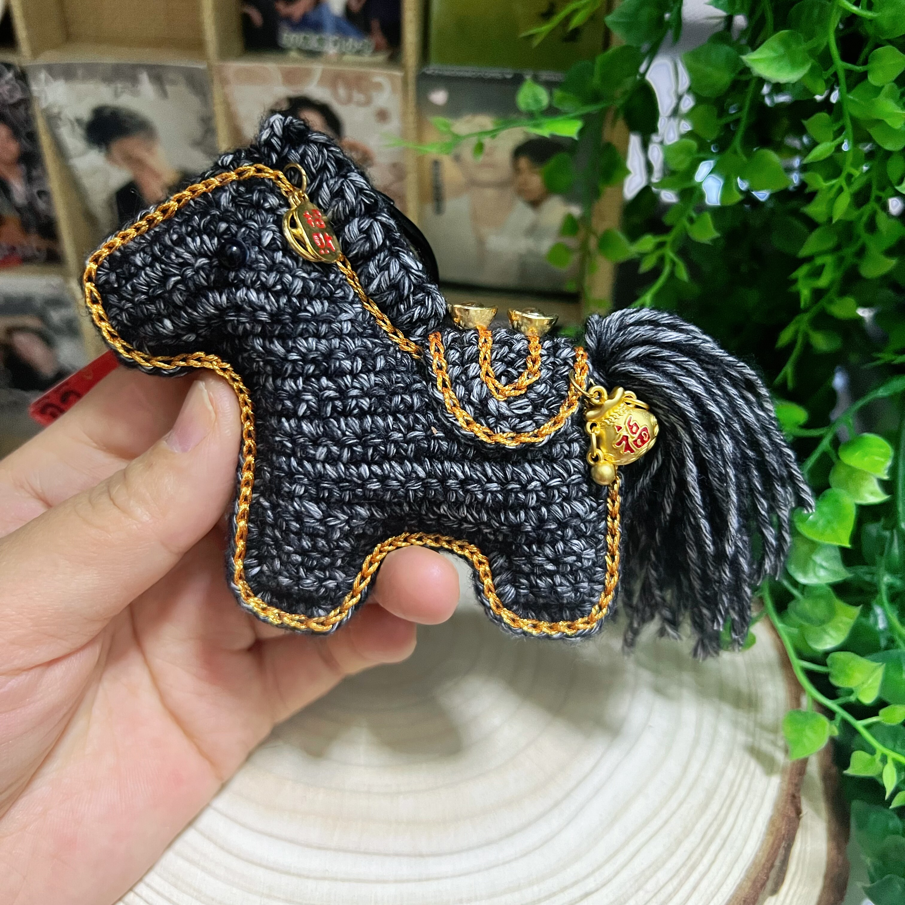 【成品】毛线钩织马上有钱小马挂件钥匙扣包包挂饰情人节礼物,服饰配件/皮带/帽子/围巾,DIY编织材料包,淘宝优惠券,粉丝福利购,淘宝优惠卷