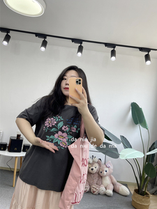 穿上就感觉心情好好的花花圆领短袖T恤大牛家大码女装胖MM显瘦