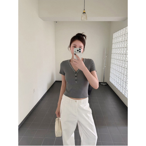 韩版刺绣V领短袖T恤女夏新款修身显瘦甜美减龄设计感上衣女