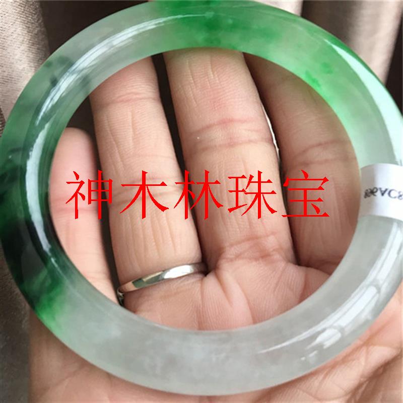 冰种白底飘阳绿辣绿翡翠色玉手镯