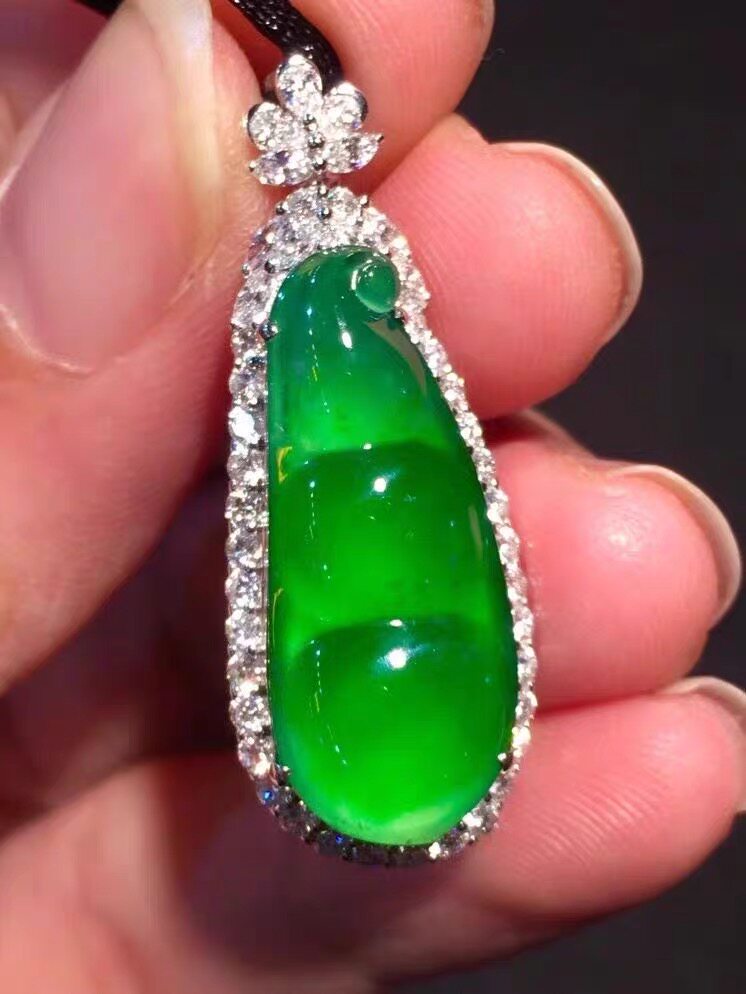 冰种阳绿福豆翡翠色吊坠精选银石镶嵌玉吊坠女款翡翠玉石饰品送礼